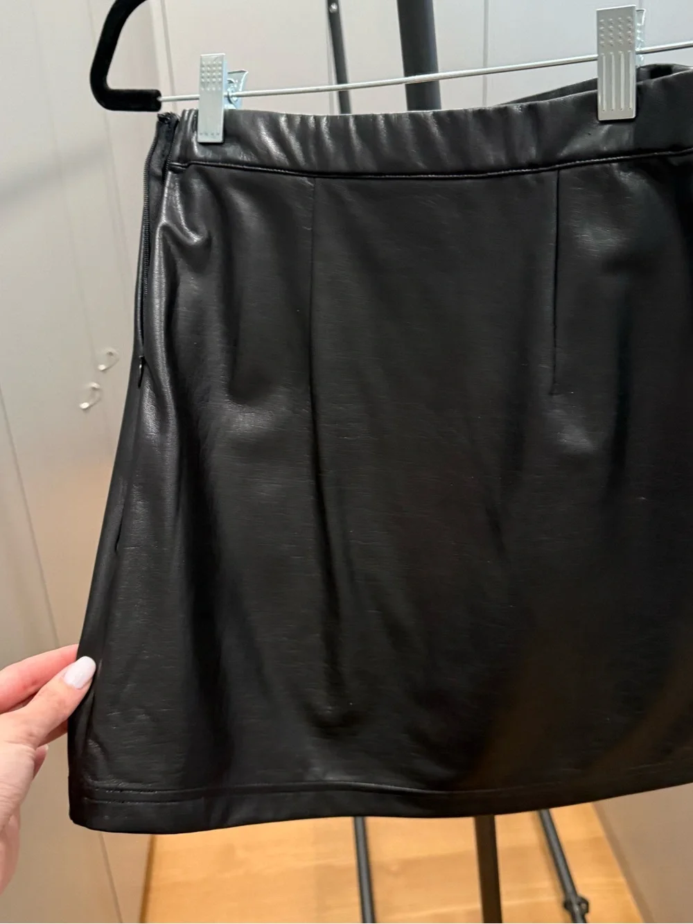 NWT Lovers + Friends Black Faux Leather Mini Skirt - Picture 5 of 5